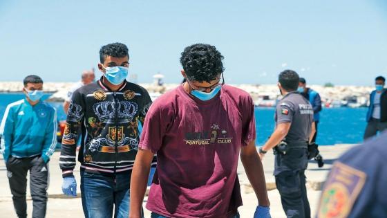 اسبانيا تستأنف إعادة المهاجرين السريين إلى المغرب
