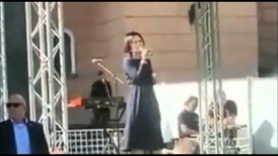 وزيرة الخارجية الألمانية تتعرض لرشق بالبيض (فيديو)