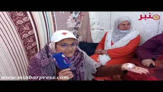 من امام عمالة الخميسات اعتصام عائلة يناشدون الملك بتدخل مسؤول جماعي خدا لينا أرضنا