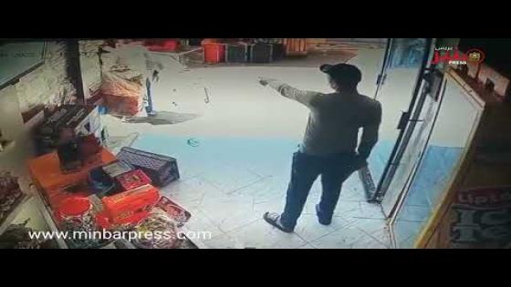 مجرم خط-ير للمرة الثانية يعتدي على صاحب محل بحي الوحدة 1مكناس بعدا كان إعتدا عليه وحكم .وخرج بعفو