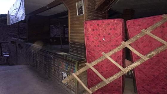 بالفيديو: إغلاق مطعم بأوزود بعد تقديمهم طاجين مليء بالديدان